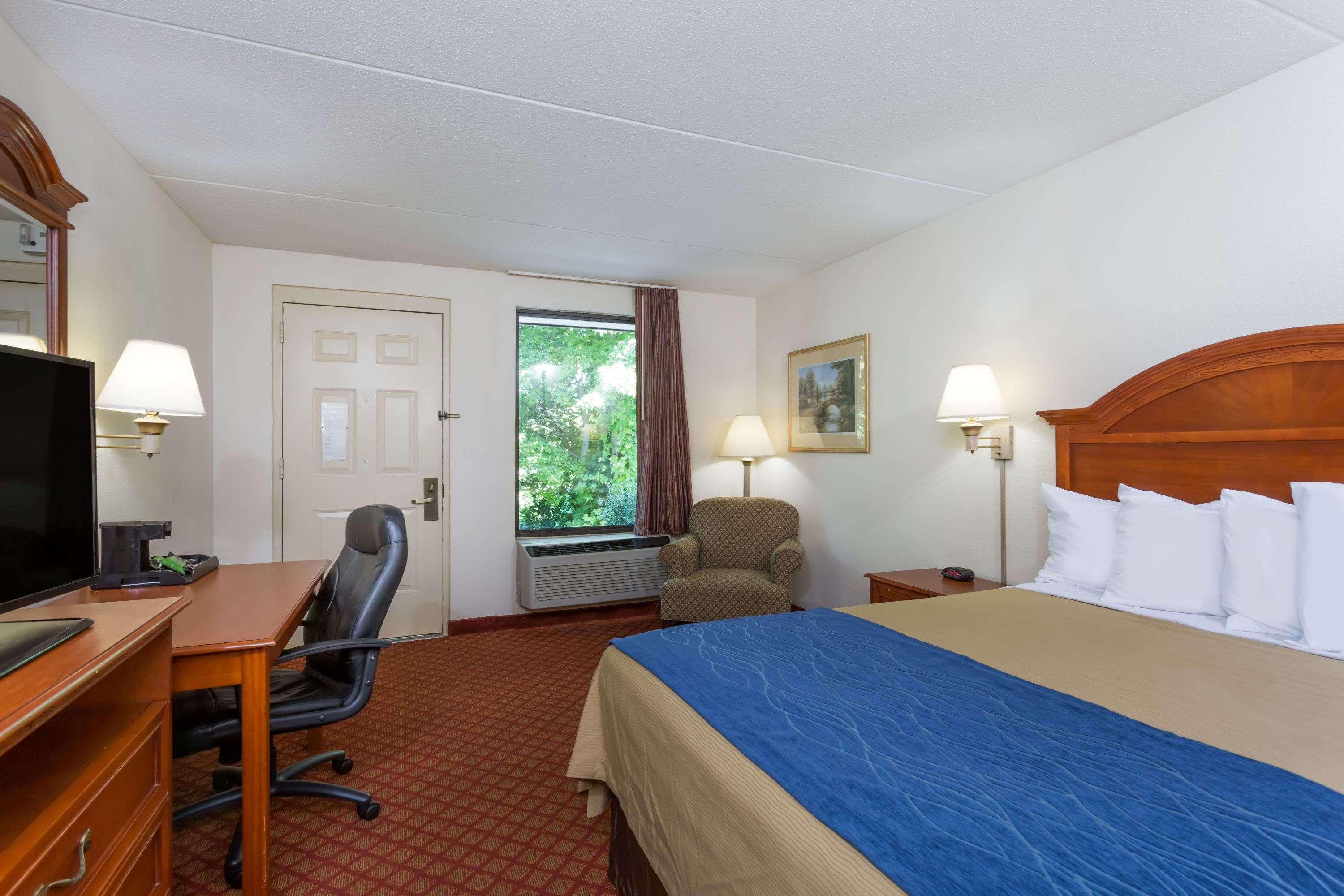 Days Inn By Wyndham Winston Salem North Экстерьер фото